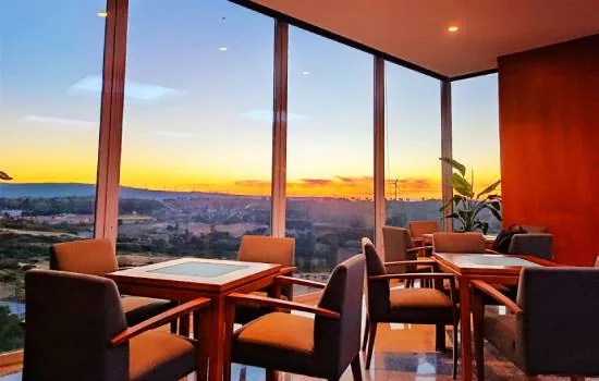 Restaurante do Versatile com vista para o pôr do sol